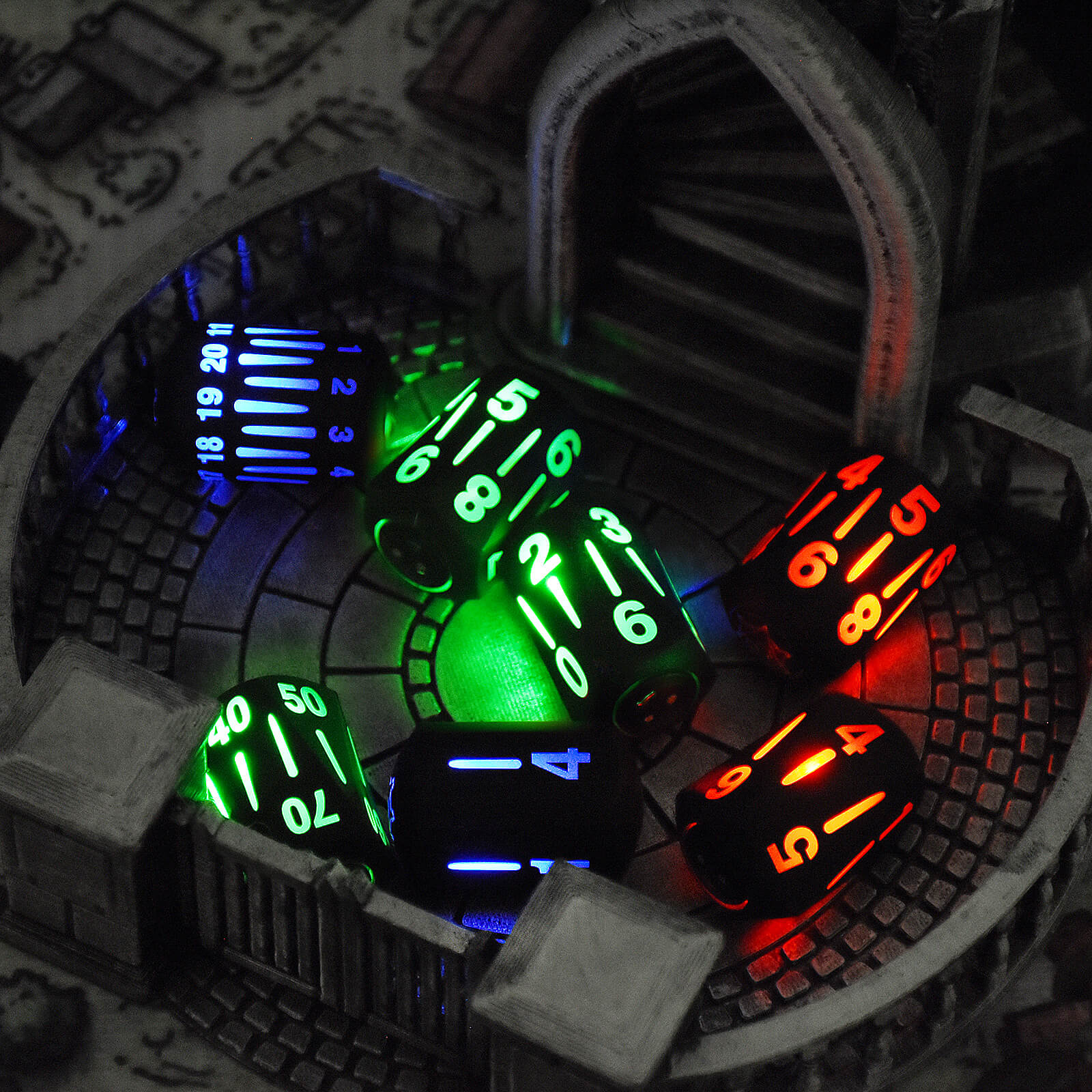 Electronic DND Dice 7 PCS Glowing Silicone LED Dice with Charging Box ...